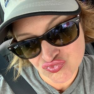 Meet your Posher, Sharon